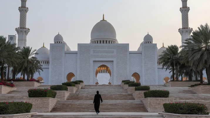 Sheikh Zayed Grand Mosque (AFP via Getty Images/GIUSEPPE CACACE) Sheikh Zayed Grand Mosque (AFP via Getty Images/GIUSEPPE CACACE)