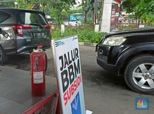 Harga Pertalite Cs Diumumkan Naik, SPBU Diserbu Mobil & Motor
