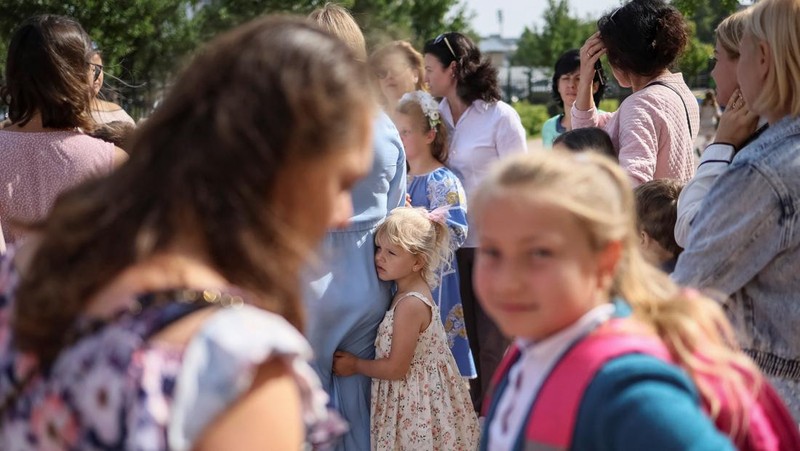 Ukraine's President Volodymyr Zelenskiy attends a ceremony to mark the start of the school year, amid Russia's invasion of Ukraine, in Irpin, in Kyiv region, Ukraine September 1, 2022. Ukrainian Presidential Press Service/Handout via REUTERS ATTENTION EDITORS - THIS IMAGE HAS BEEN SUPPLIED BY A THIRD PARTY.