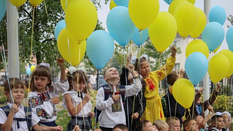 Ukraine's President Volodymyr Zelenskiy attends a ceremony to mark the start of the school year, amid Russia's invasion of Ukraine, in Irpin, in Kyiv region, Ukraine September 1, 2022. Ukrainian Presidential Press Service/Handout via REUTERS ATTENTION EDITORS - THIS IMAGE HAS BEEN SUPPLIED BY A THIRD PARTY.