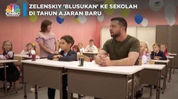 Zelenskiy 'Blusukan' ke Sekolah di Tahun Ajaran Baru