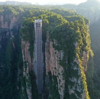 China Punya Lift Outdoor Tertinggi di Dunia, Berani Coba?