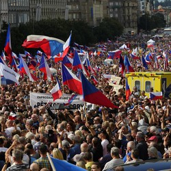 Potret NATO Kena Demo 70.000 Orang di 'Jantung' Eropa