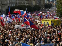 Potret NATO Kena Demo 70.000 Orang di 'Jantung' Eropa