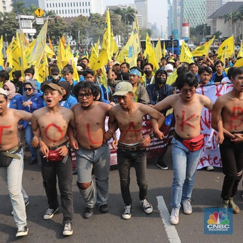 Bakar Ban, Mahasiswa Gelar Demo Tolak BBM Naik