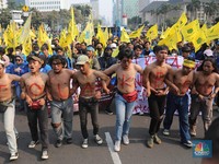 Bakar Ban, Mahasiswa Gelar Demo Tolak BBM Naik