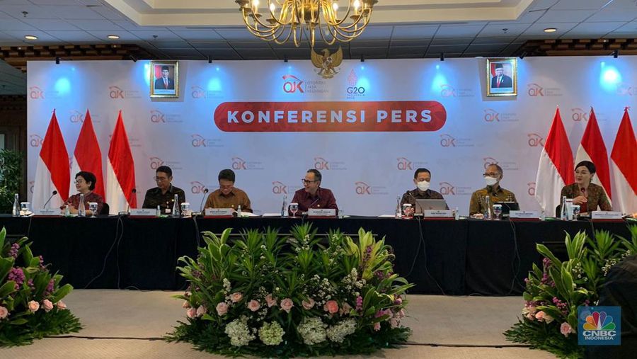 Konferensi pers perkembangan asesmen Sektor Jasa Keuangan dan Kebijakan OJK hasil Rapat Dewan Komisioner Bulanan (RDKB) Agustus 2022, Senin (5/9/2022). (CNBC Indonesia / Romys Binekasri)