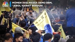 Momen Aksi Massa Demo BBM, 'Jebol 'Kawat Berduri