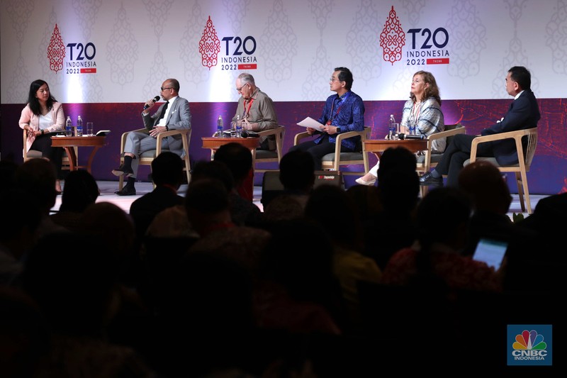 Lead Co-Chairs of T20, Bambang Brodjonegoro dalam acara T20 Indonesia Summit 2022 Lead Co-Chairs of T20, Bambang Brodjonegoro mememberikan sambutan dalam acara T20 Indonesia Summit 2022 di Nusa Dua, Bali, Senin (5/9/2022). T20 Indonesia Summit 2022 yang berlangsung pada 5-6 September 2022 itu diselenggarakan sebagai bagian dari penguatan peran G20 dalam menavigasi dinamika global yang saat ini terjadi. Forum ini menjadi puncak penyelenggaraan T20 Indonesia. (CNBC Indonesia/ Tri Susilo)