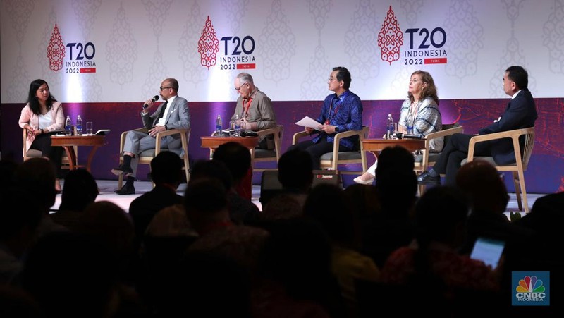 Lead Co-Chairs of T20, Bambang Brodjonegoro mememberikan sambutan dalam acara T20 Indonesia Summit 2022 di Nusa Dua, Bali, Senin (5/9/2022). T20 Indonesia Summit 2022 yang berlangsung  pada 5-6 September 2022 itu diselenggarakan sebagai bagian dari penguatan peran G20 dalam menavigasi dinamika global yang saat ini terjadi. Forum ini menjadi puncak penyelenggaraan T20 Indonesia.  (CNBC Indonesia/ Tri Susilo)