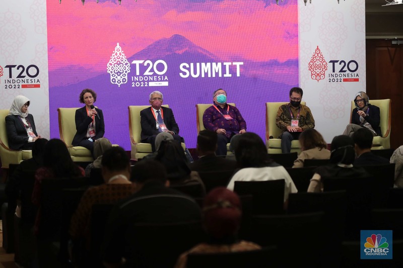 Lead Co-Chairs of T20, Bambang Brodjonegoro dalam acara T20 Indonesia Summit 2022 Lead Co-Chairs of T20, Bambang Brodjonegoro mememberikan sambutan dalam acara T20 Indonesia Summit 2022 di Nusa Dua, Bali, Senin (5/9/2022). T20 Indonesia Summit 2022 yang berlangsung pada 5-6 September 2022 itu diselenggarakan sebagai bagian dari penguatan peran G20 dalam menavigasi dinamika global yang saat ini terjadi. Forum ini menjadi puncak penyelenggaraan T20 Indonesia. (CNBC Indonesia/ Tri Susilo)