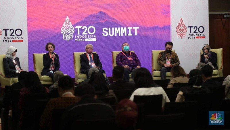 Lead Co-Chairs of T20, Bambang Brodjonegoro mememberikan sambutan dalam acara T20 Indonesia Summit 2022 di Nusa Dua, Bali, Senin (5/9/2022). T20 Indonesia Summit 2022 yang berlangsung  pada 5-6 September 2022 itu diselenggarakan sebagai bagian dari penguatan peran G20 dalam menavigasi dinamika global yang saat ini terjadi. Forum ini menjadi puncak penyelenggaraan T20 Indonesia.  (CNBC Indonesia/ Tri Susilo)