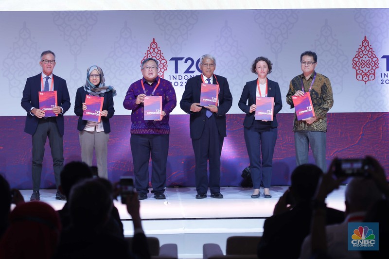 Lead Co-Chairs of T20, Bambang Brodjonegoro dalam acara T20 Indonesia Summit 2022 Lead Co-Chairs of T20, Bambang Brodjonegoro mememberikan sambutan dalam acara T20 Indonesia Summit 2022 di Nusa Dua, Bali, Senin (5/9/2022). T20 Indonesia Summit 2022 yang berlangsung pada 5-6 September 2022 itu diselenggarakan sebagai bagian dari penguatan peran G20 dalam menavigasi dinamika global yang saat ini terjadi. Forum ini menjadi puncak penyelenggaraan T20 Indonesia. (CNBC Indonesia/ Tri Susilo)