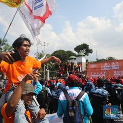 Buruh 'Menjerit', Harga-harga Terbang, Upah Harusnya Naik 25%