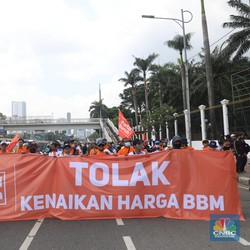 Ribuan Massa Tiba di Gedung DPR Demo Tolak Kenaikan Harga BBM
