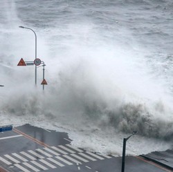 Awas! Jangan ke Pantai Dulu Awal Tahun, Ada Air Laut Pasang