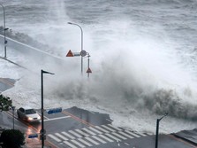 Awas! Jangan ke Pantai Dulu Awal Tahun, Ada Air Laut Pasang