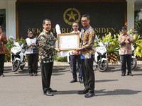 PLN Serahkan Sertifikat EBT ke 5 Istana Kepresidenan