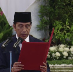 Jokowi Lantik 5 Anggota Baru DKPP Periode 2022-2027