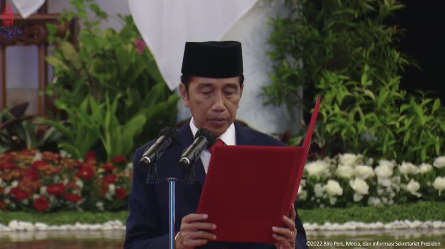 Jokowi saat mengikuti Pelantikan Menteri PANRB Sisa Masa Tahun Jabatan 2019-2022 dan Anggota DKPP, 7 September 2022