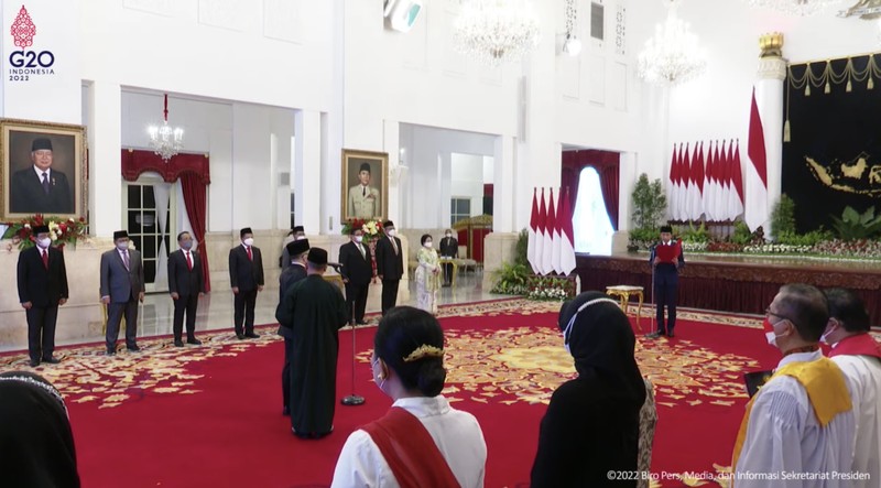 Jokowi saat mengikuti Pelantikan Menteri PANRB Sisa Masa Tahun Jabatan 2019-2022 dan Anggota DKPP, 7 September 2022 Jokowi saat mengikuti Pelantikan Menteri PANRB Sisa Masa Tahun Jabatan 2019-2022 dan Anggota DKPP, 7 September 2022