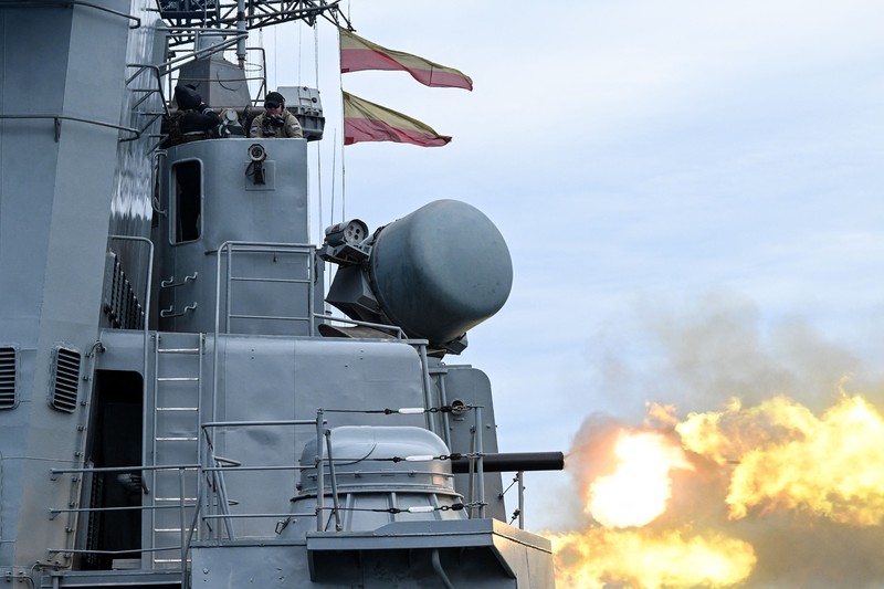 Latihan Militer Rusia China Vostok 2022 Presiden Rusia Vladimir Putin menyaksikan latihan militer Vostok 2022 (Timur 2022) di tempat pelatihan Sergeyevsky di Wilayah Primorsky timur jauh, Rusia, Selasa (6/9/2022). Latihan militer gabungan itu diikuti oleh negara-negara yang bersahabat dengan Rusia seperti China, Belarusia, India, Mongolia dan Suriah. Lebih dari 50.000 tentara dan lebih dari 5.000 unit peralatan militer, termasuk 140 pesawat dan 60 kapal, dilibatkan dalam latihan tersebut. (Mikhail Klimentyev, Sputnik, Kremlin Pool Photo via AP)