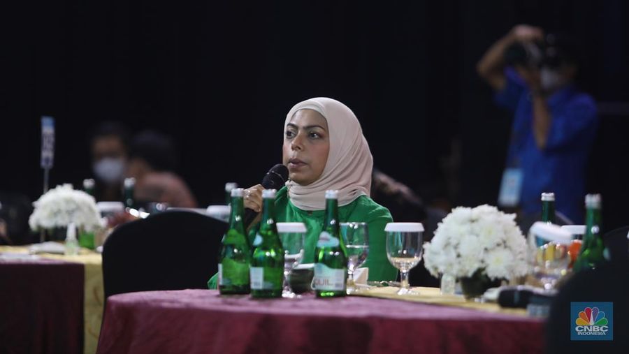 Paparan Sekjen Perbanas Anika Faisal di acara Sarasehan 100 Ekonom. (CNBC Indonesia/Andrean Kristianto)