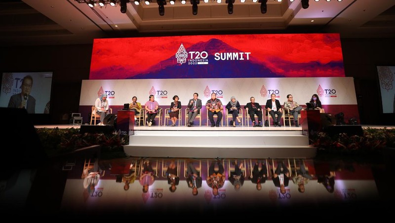 pertemuan T20 Indonesia Summit 2022 yang digelar di Hilton Resort, Nusa Dua, Bali pada 4-6 September 2022. Lead Co-Chair T20 Indonesia Bambang Brodjonegoro memberikan sambutan pada forum T20 Summit Indonesia di acara puncak KTT T20 yang digelar di Hilton Resort, Nusa Dua, Bali. (CNBC Indonesia/Tri Susilo))