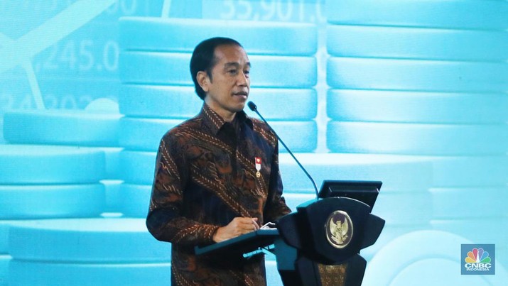 Presiden RI Jokowi di acara Sarasehan 100 Ekonom (CNBC Indonesia/Andrean Kristianto) Presiden RI Jokowi di acara Sarasehan 100 Ekonom (CNBC Indonesia/Andrean Kristianto)