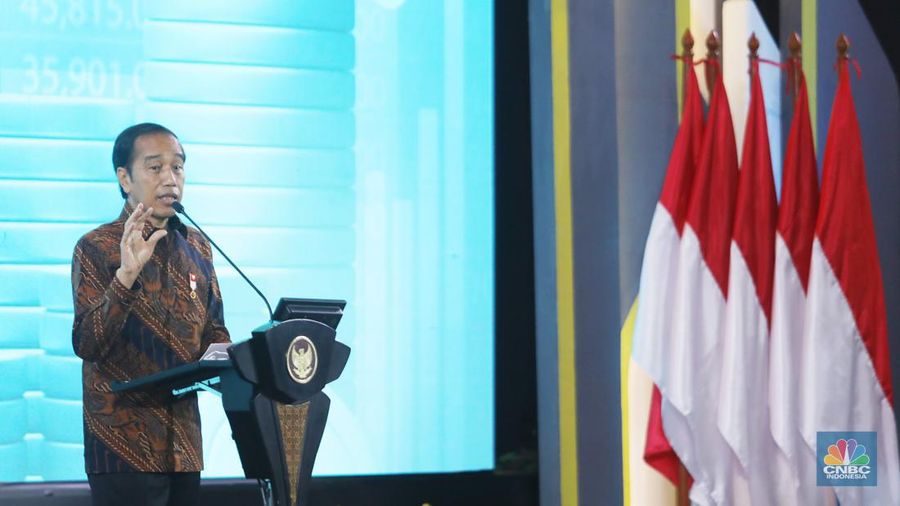 Presiden RI, Jokowi di acara Sarasehan 100 Ekonom Indonesia 2022 (CNBC Indonesia/Andrean Kristianto)