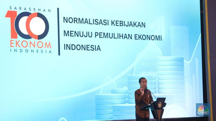 Presiden RI, Jokowi di acara Sarasehan 100 Ekonom Indonesia 2022 (CNBC Indonesia/Andrean Kristianto)