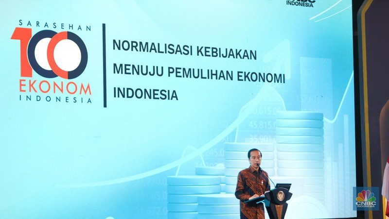 Presiden RI, Jokowi di acara Sarasehan 100 Ekonom Indonesia 2022 (CNBC Indonesia/Andrean Kristianto)