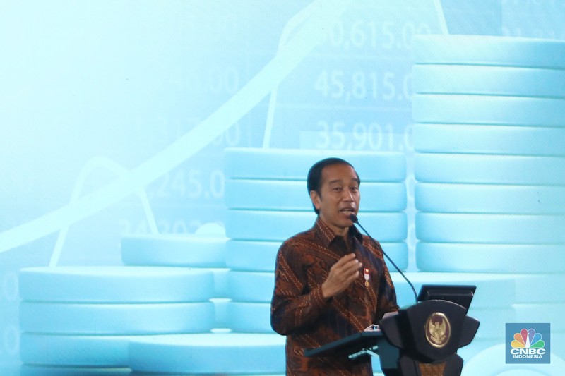 Presiden RI, Jokowi di acara Sarasehan 100 Ekonom Indonesia 2022 (CNBC Indonesia/Andrean Kristianto)