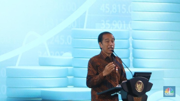 Presiden RI, Jokowi di acara Sarasehan 100 Ekonom Indonesia 2022 (CNBC Indonesia/Andrean Kristianto)