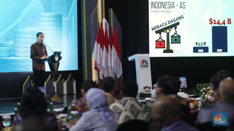 Presiden RI, Jokowi di acara Sarasehan 100 Ekonom Indonesia 2022 (CNBC Indonesia/Andrean Kristianto)