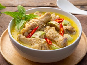 3 Rsep Kari Ayam dan Sayuran Berkuah Gurih dengan Rempah Komplet