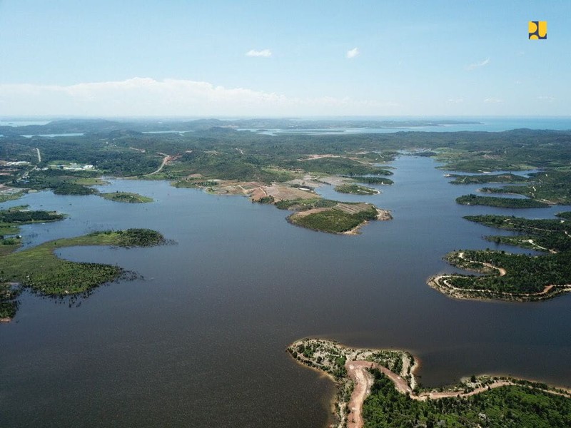 Bendungan Sei Gong di Kepulauan Riau, Batam Bendungan Sei Gong di Kelurahan Sijantung, Kecamatan Galang, Batam. Bendungan ini merupakan salah satu Proyek Strategis Nasional (PSN) yang dibangun untuk mendukung program ketahanan air di Provinsi Kepulauan Riau (Kepri) dan juga mengantisipasi peningkatan kebutuhan air baku yang mendesak, baik untuk domestik maupun industri di Kota Batam. (Dok. Biro Komunikasi Publik Kementerian PUPR)