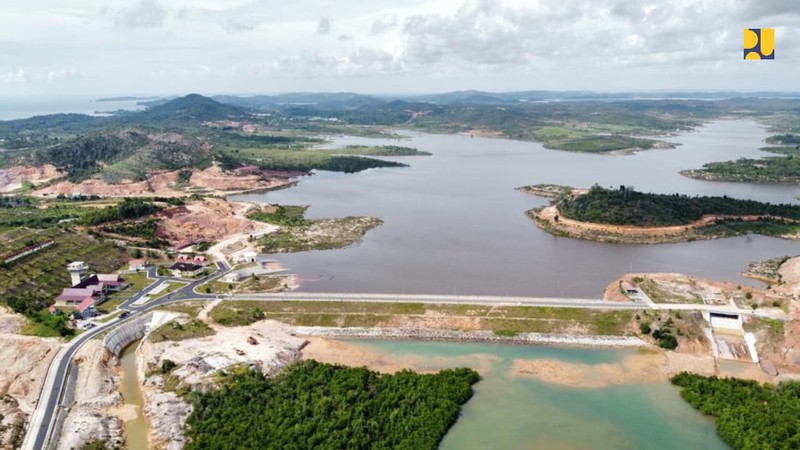 Bendungan Sei Gong di Kepulauan Riau, Batam Bendungan Sei Gong di Kelurahan Sijantung, Kecamatan Galang, Batam. Bendungan ini merupakan salah satu Proyek Strategis Nasional (PSN) yang dibangun untuk mendukung program ketahanan air di Provinsi Kepulauan Riau (Kepri) dan juga mengantisipasi peningkatan kebutuhan air baku yang mendesak, baik untuk domestik maupun industri di Kota Batam. (Dok. Biro Komunikasi Publik Kementerian PUPR)