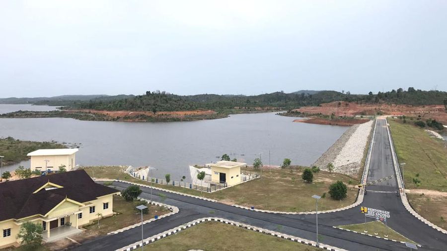 Bendungan Sei Gong di Kelurahan Sijantung, Kecamatan Galang, Batam. Bendungan ini merupakan salah satu Proyek Strategis Nasional (PSN) yang dibangun  untuk mendukung program ketahanan air di Provinsi Kepulauan Riau (Kepri) dan juga mengantisipasi peningkatan kebutuhan air baku yang mendesak, baik untuk domestik maupun industri di Kota Batam. (Dok. Biro Komunikasi Publik Kementerian PUPR)