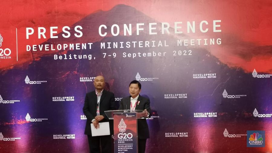 Menteri PPN/Kepala Bappenas Suharso Monoarfa memberikan keterangan pers usai memimpin G20 Development Ministerial Meeting 2022 di Belitung, Kamis (8/9/2022).