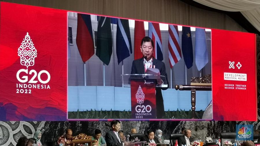 Menteri Perencanaan Pembangunan Nasional/Kepala Bappenas Suharso Monoarfa memberikan kata sambutan sekaligus membuka G20 Development Ministerial Meeting 2022 di Belitung, Kamis (8/9/2022) (CNBC Indonesia/Lucky Leonard Leatemia)