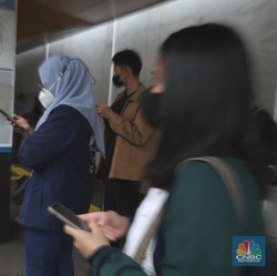 Saingan GoJek-Grab Bikin Gebrakan Kiamat Uang Kertas