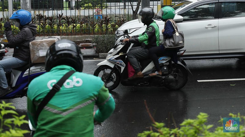 Ilustrasi aturan baru tarif ojek online. (CNBC Indonesia/Tri Susilo)