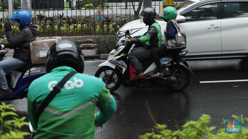 Ilustrasi aturan baru tarif ojek online. (CNBC Indonesia/Tri Susilo)
