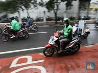 Potongan Aplikasi Kian Mencekik, Penghasilan Ojol Sisa Segini