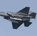 Pesawat tempur siluman Lockheed Martin F-35 Lightning Angkatan Udara AS terbang di atas Teluk San Francisco di San Francisco, California pada 13 Oktober 2019. (Photo by Yichuan Cao/NurPhoto via Getty Images)