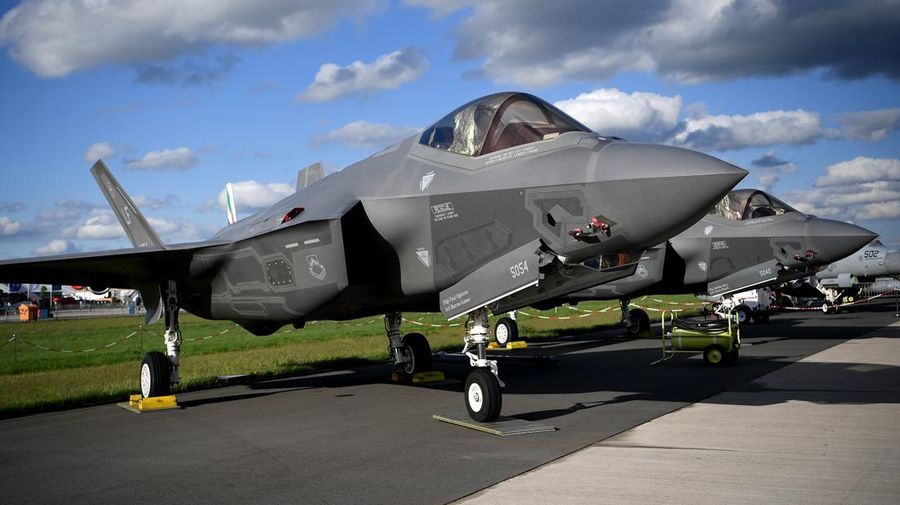 Pesawat tempur siluman Lockheed Martin F-35 Lightning Angkatan Udara AS terbang di atas Teluk San Francisco di San Francisco, California pada 13 Oktober 2019.  (Photo by Yichuan Cao/NurPhoto via Getty Images)