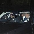 Berwajah Sendu, Ini Momen Pangeran Harry Tiba di Balmoral