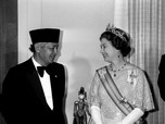 Mesra, Potret Lawas Ratu Elizabeth II dengan Para Presiden RI