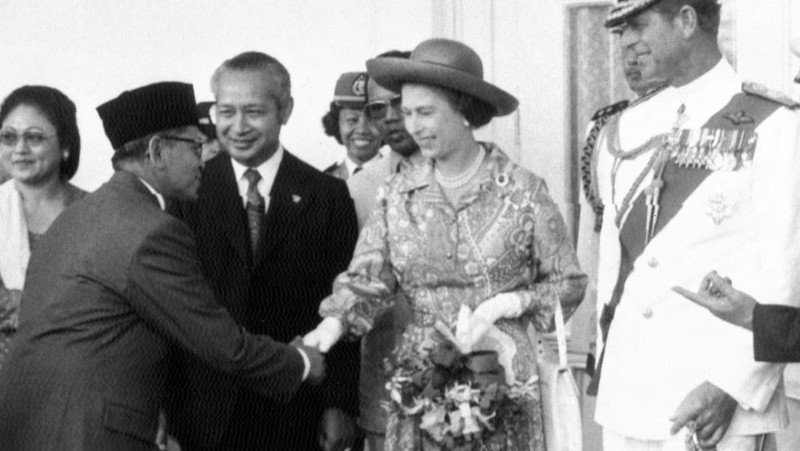 Mesra, Potret Lawas Ratu Elizabeth II dengan Para Presiden RI